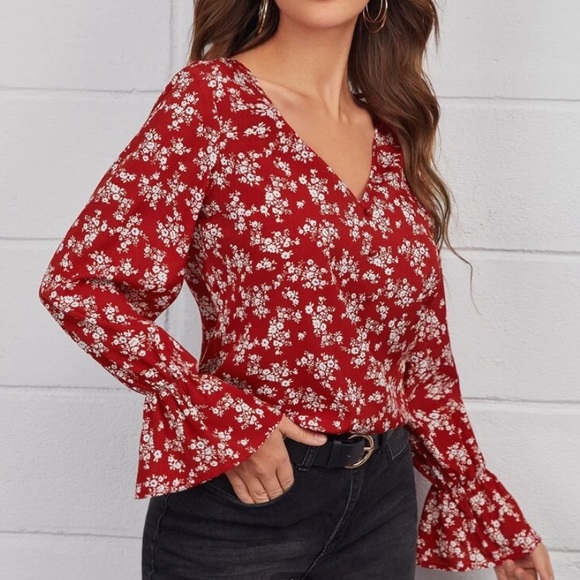 Chic Nation Tops - Bell sleeves floral long sleeve top womens